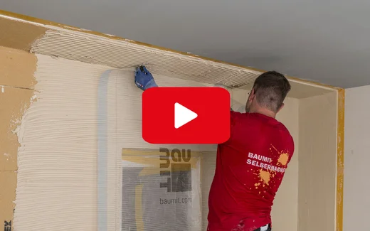 Die Holzfaserd&auml;mmplatten werden mit einer Armierungsspachtelung verputzt. Teaser zur Videoanleitung.