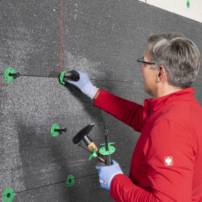 WDVS Schlagd&uuml;bel Thermotop H2 in das Bohrloch in der D&auml;mmung einstecken