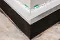De nivelleerstukken worden gebruikt om plintrails te bevestigen.