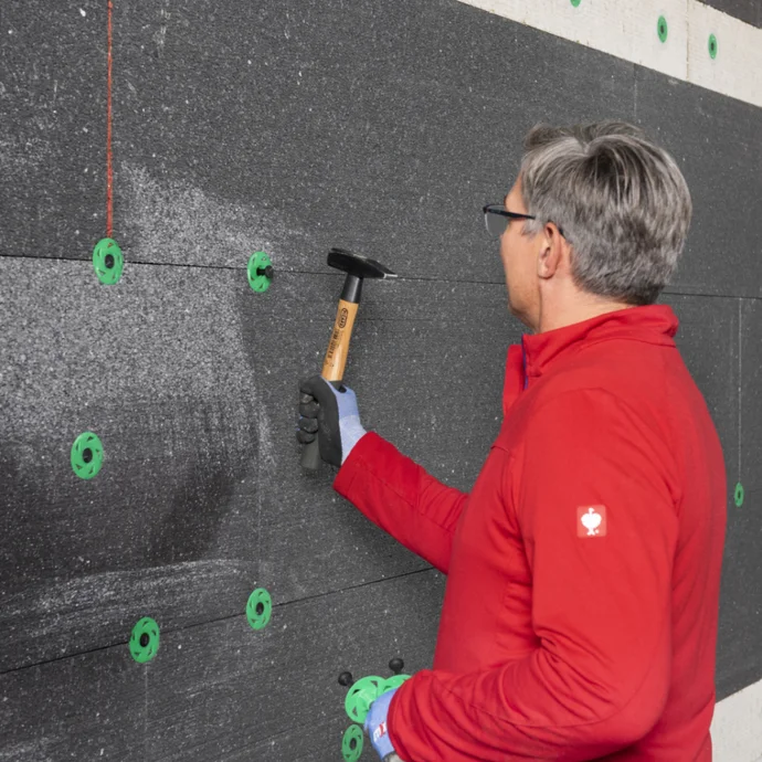 Nagel des WDVS Schlagd&uuml;bel Thermotop H2 setzen