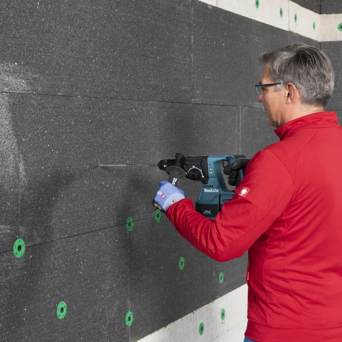 Bohrloch f&uuml;r WDVS Schlagd&uuml;bel Thermotop H2 als D&auml;mmstoffd&uuml;bel bohren